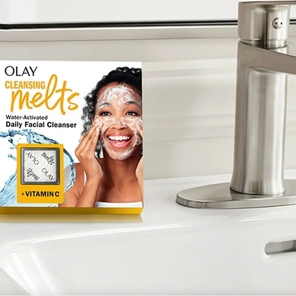 OLAY Cleansing Melts Daily Facial Cleanser - White and Gold